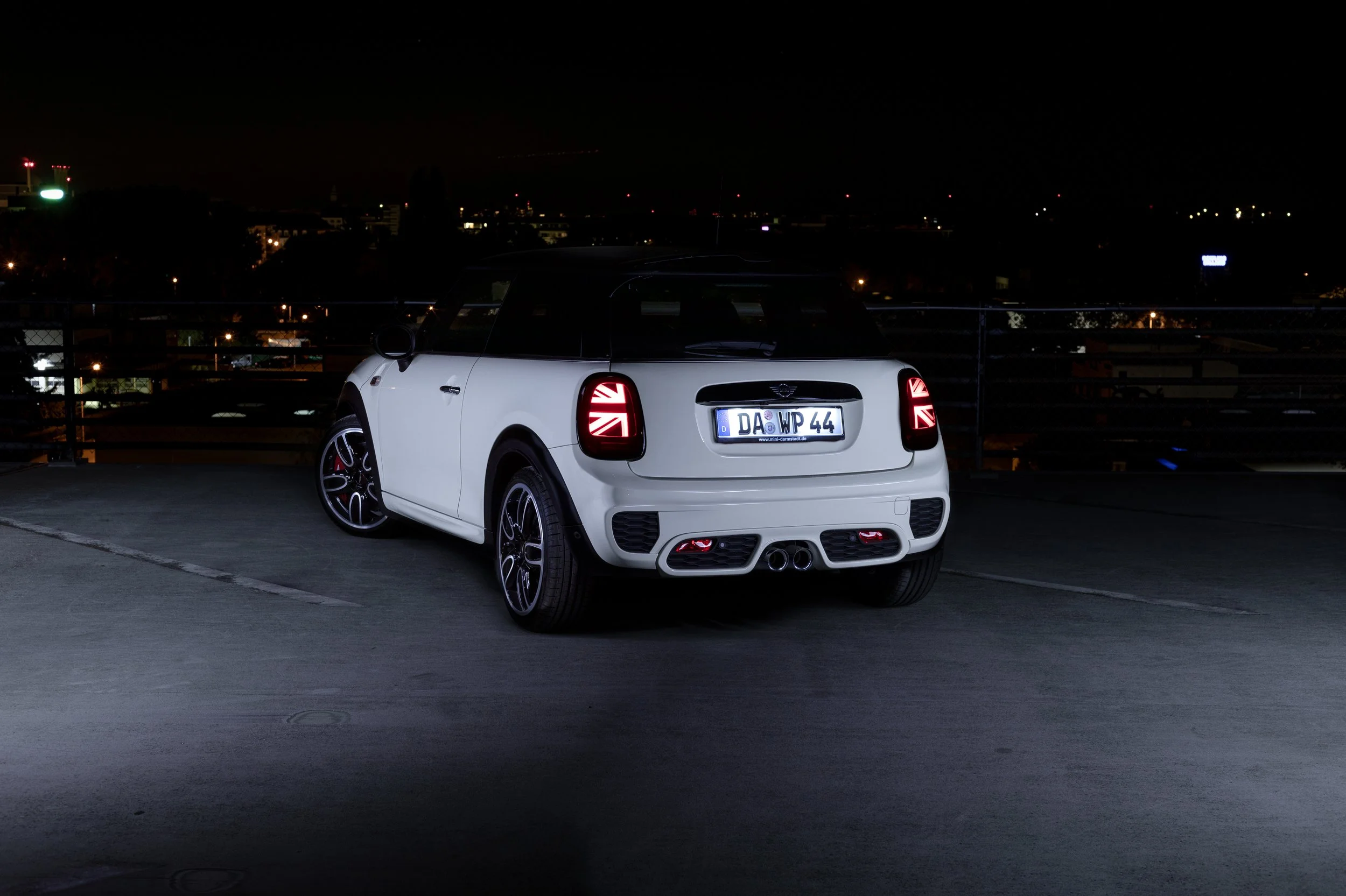Mini John Cooper Works weiß heck lightpainting night