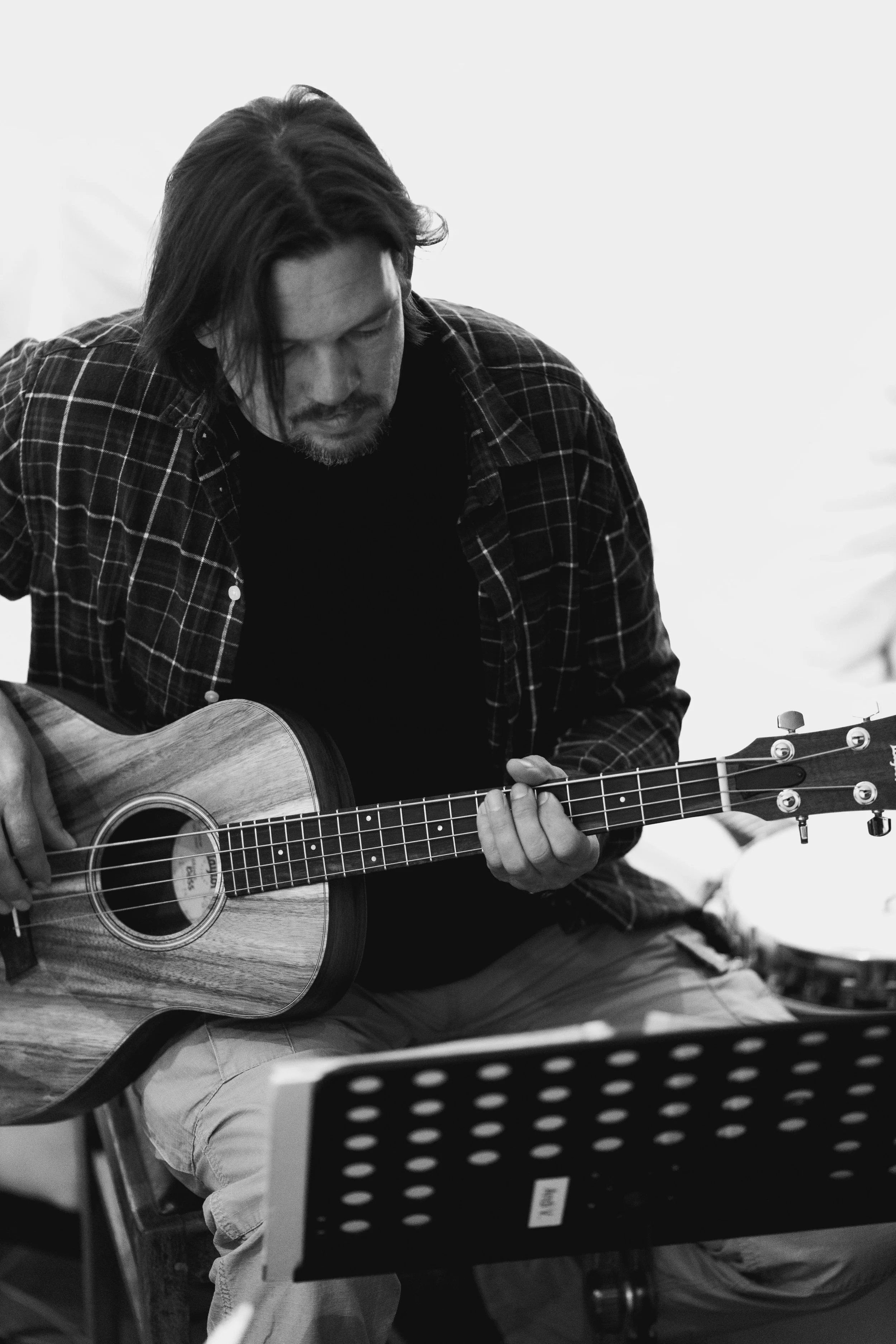 Akustikbass Portrait Bandfoto Konzertfotografie