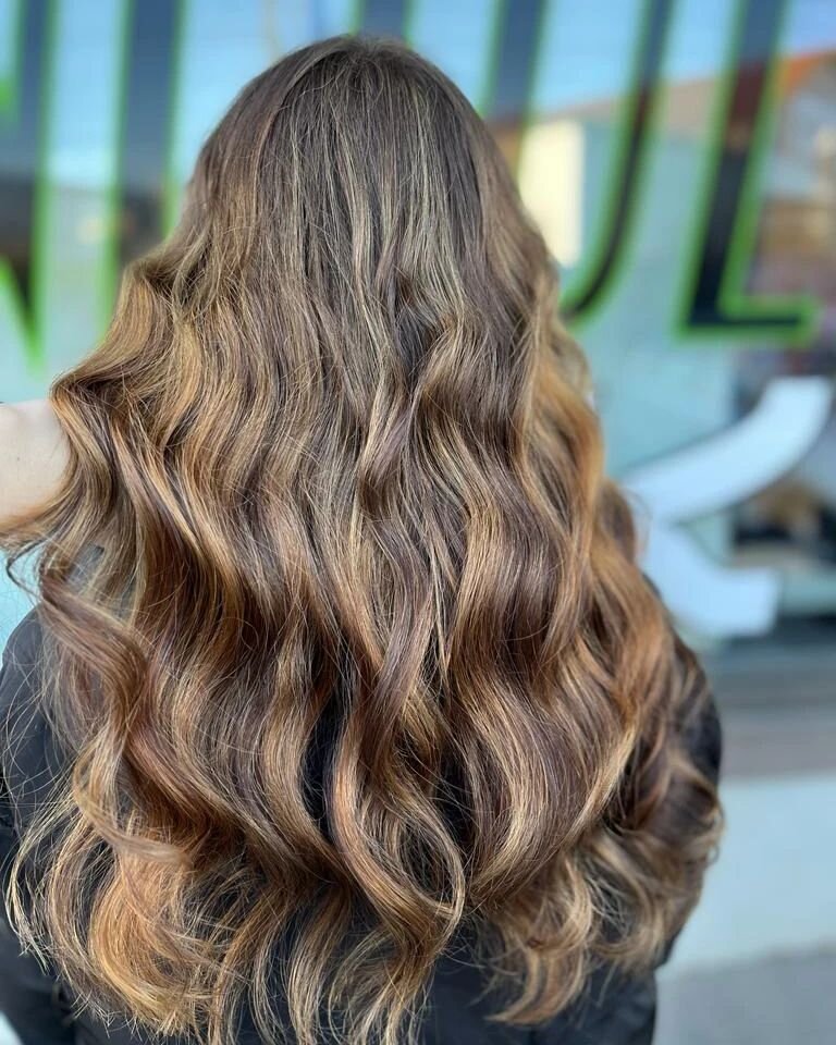 Haarpracht✨️
#goldbalayage #longhair #versch&ouml;nern #wavehairstyle #schneidewerkihrfris&ouml;r