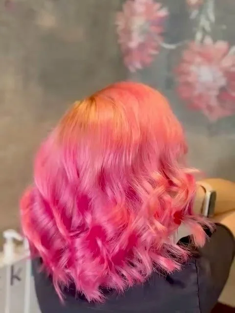 Pink✌️
#pinkhair #vorhernacher #schneidewerkihrfris&ouml;r #hegistrasse #herbstf&auml;rbung