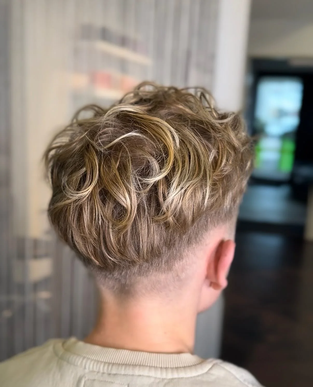 Curly hair 
#curlyhair #dauerwelle #lowfadehaircut