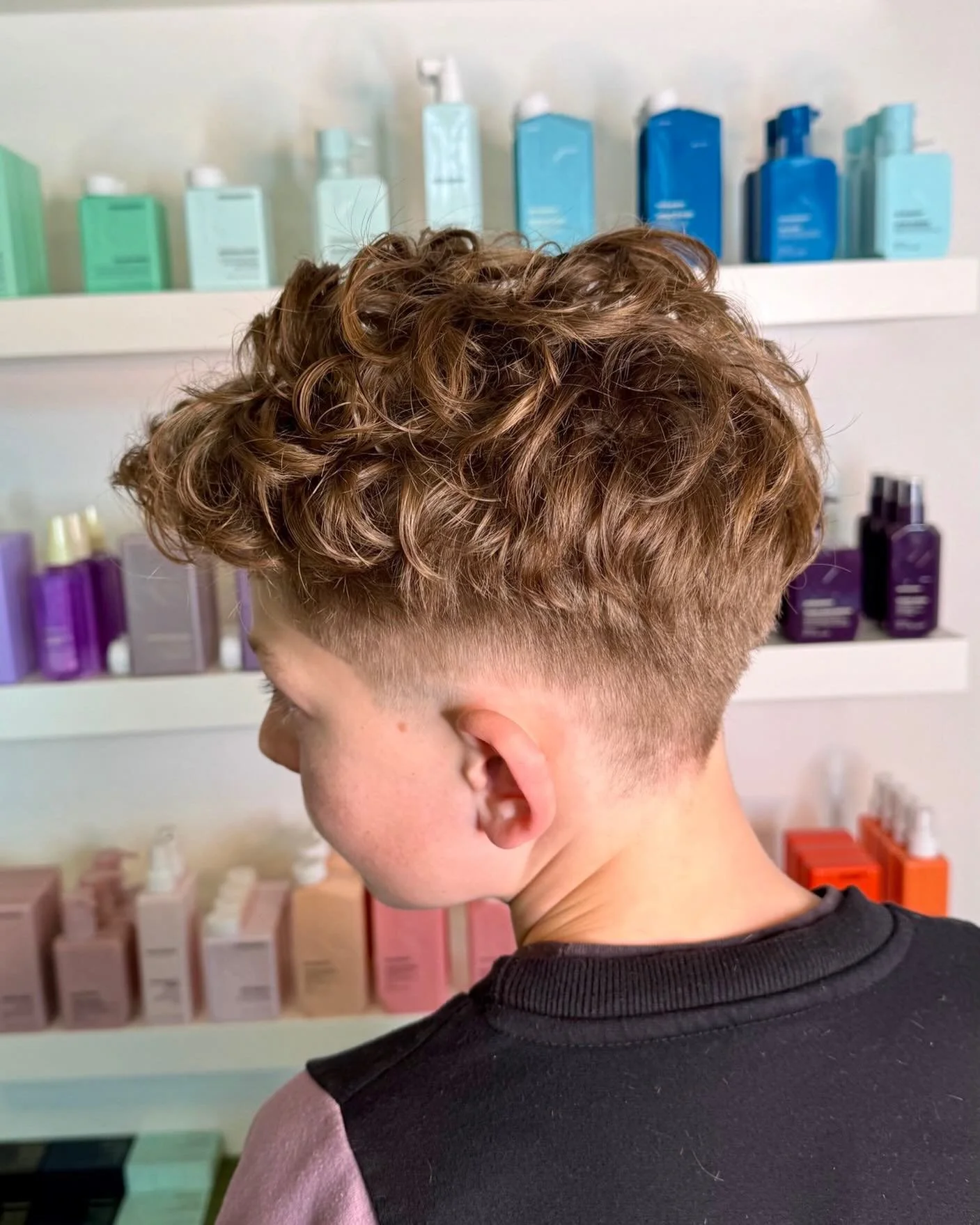 Locken, die 8 Wochen liefern: mehr Struktur, cooler Style&hellip;🌊
#dauerwelle #dauerwellenstyle