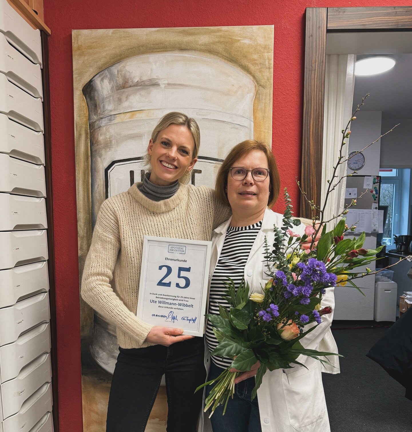 🏆25 Jahre Ute in der Apotheke am Osttor und der Apotheke am Krankenhaus🏆

Wir m&ouml;chten dir von ganzem Herzen danken und dir unsere aufrichtige Wertsch&auml;tzung ausdr&uuml;cken. Seit einem Vierteljahrhundert bereicherst du unser Team mit deine