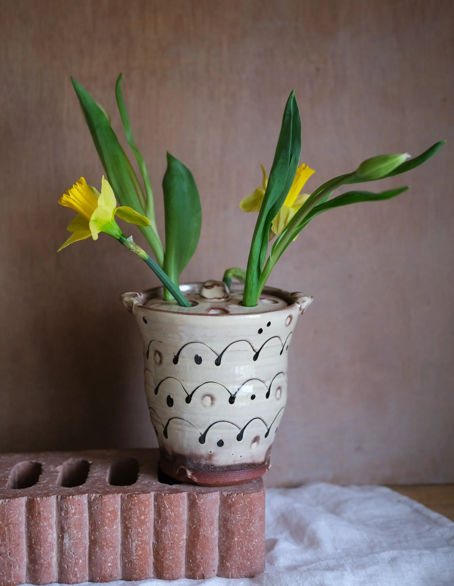 Slip-trailed Loop Flower Brick