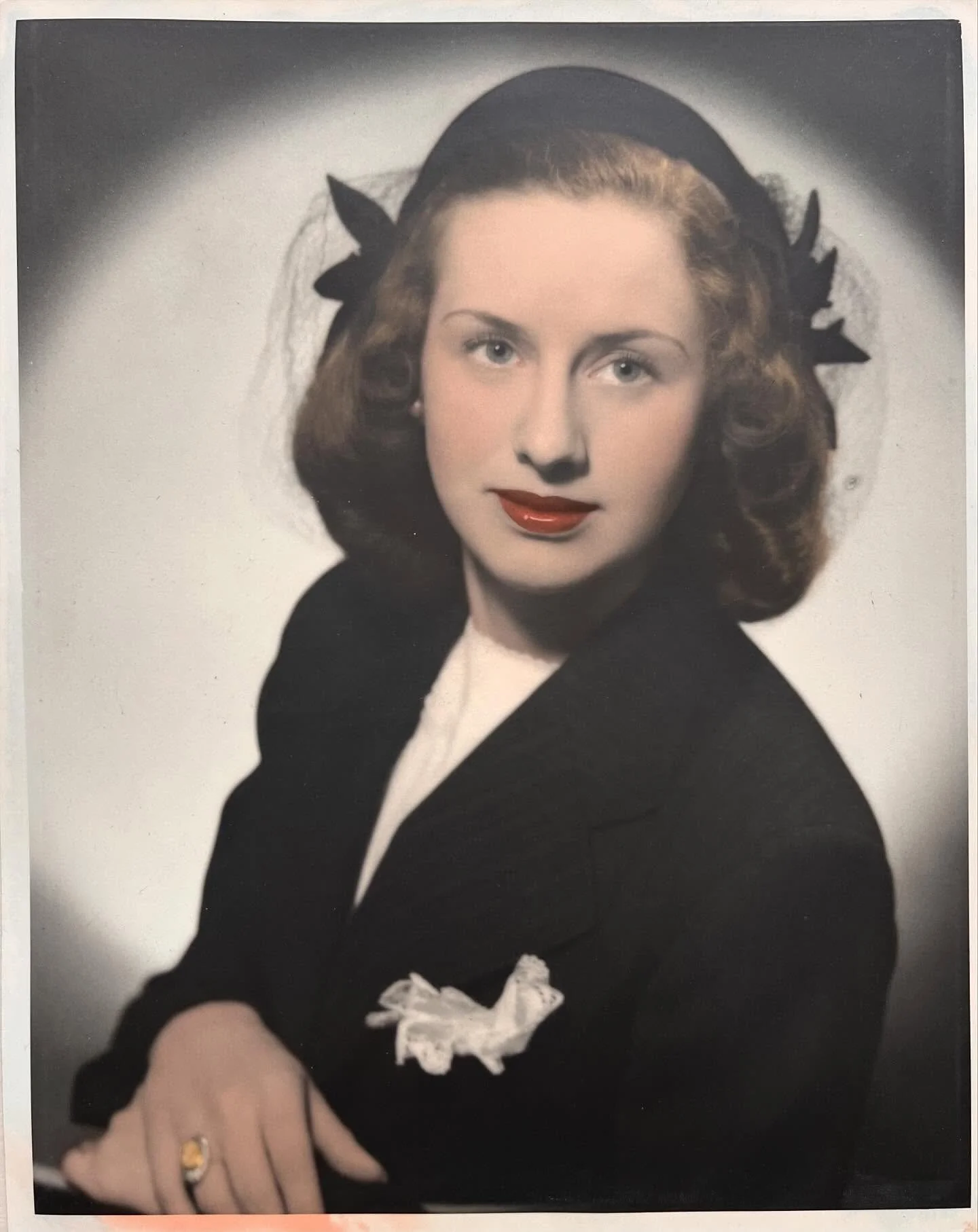 日本語は下へ&darr;

I often talk about my asian side of the family, but I did in fact have a grandmother with Ukrainian-Canadian roots too. According to my mom, Aileen's made-from-scratch chicken noodle soup and blueberry pie was 👌. I remember we'd be dri