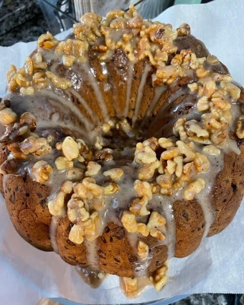 I&rsquo;m always looking for things my Mom and I can do together. This past weekend we made two Apple Bundt Cakes - one for our house and one for my Mom to take home to my sister and brother-in-law. 🥮⠀

My mom does best when she has a single task to