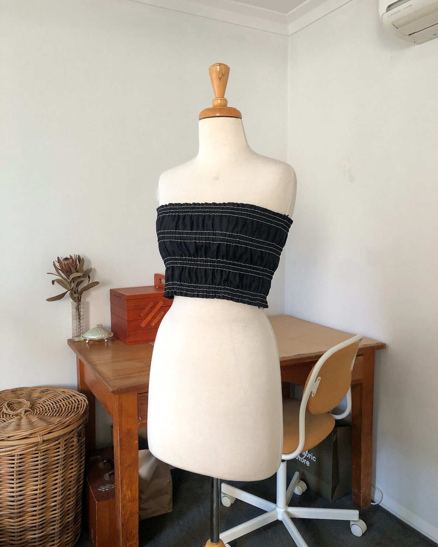 New and free tutorial on my blog ➡️ DIY elasticated bandeau top! ✂️✨

georgiasportfolio.com.au 💌

#gptutorials #sewingtutorial #selfdrafted #selfdrafting #sewing