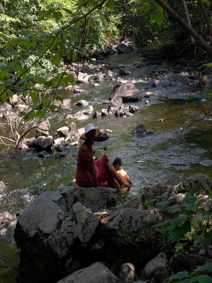 Le repos c'est pas une r&eacute;compense que tu m&eacute;rites apr&egrave;s. C'est une partie du plan ✨

Personne construit quelque chose de solide en &eacute;tant vid&eacute;e.

La nature c'est mon temple. C'est l&agrave; que je redeviens claire.

L