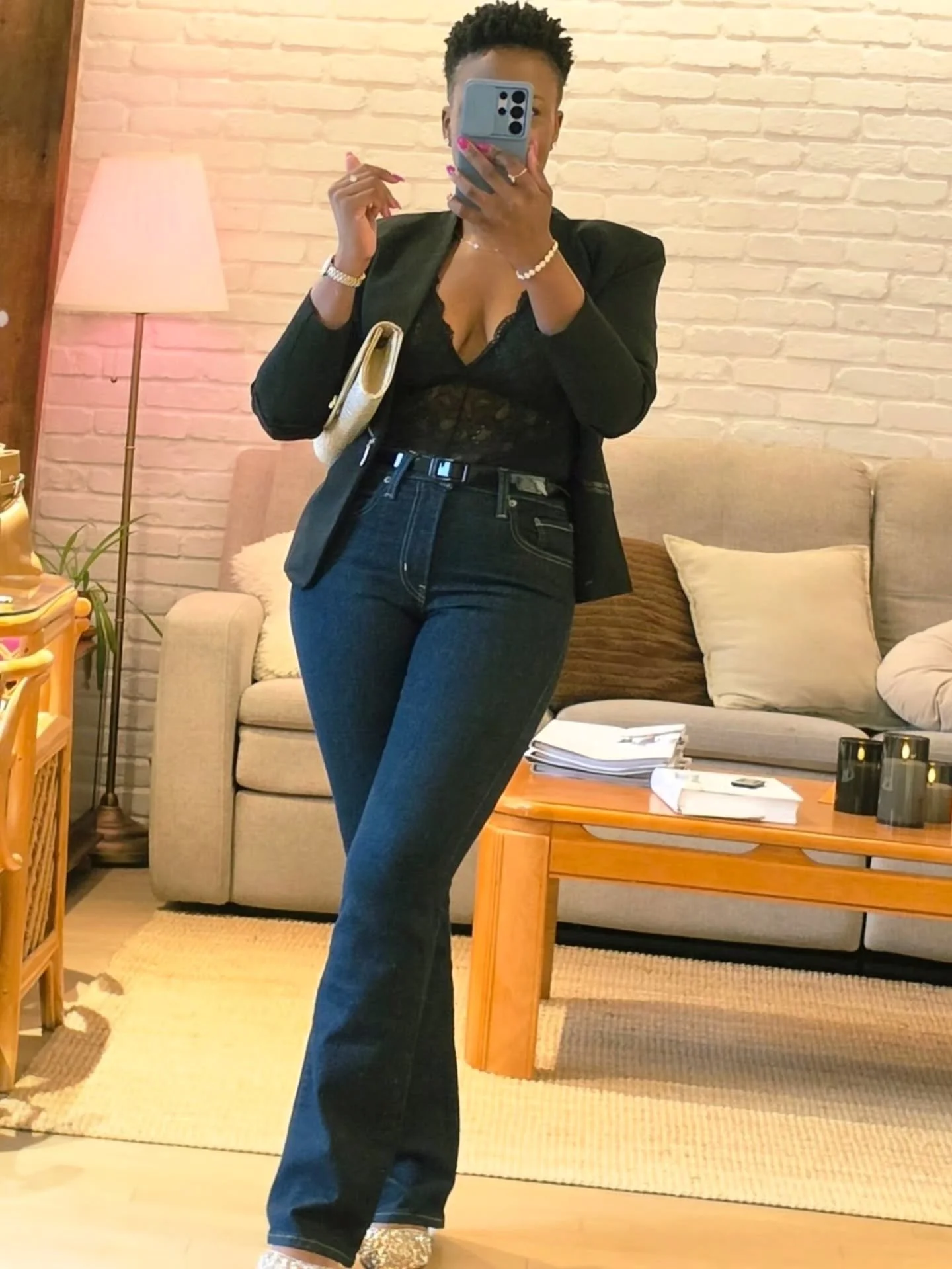 Le succ&egrave;s est silencieux 🤫

Il ne crie pas.
Il livre.

MAIS..

Always celebrate the wins🥂✨

Fais pareil Queen ✨

#bosslady👑 #buildinsilence #femmeentrepreneure #celebrate #winningseason