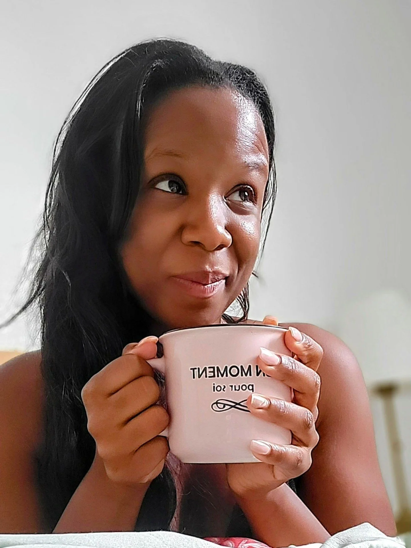 Ma routine matinale de boss ? 15 minutes. Pas 2 heures ☕⁠
⁠
Pas de miracle morning &agrave; 5 h. Juste un syst&egrave;me simple qui tient : mon intention du jour + mes 3 priorit&eacute;s, avant d'ouvrir mes courriels.⁠
⁠
C'est &ccedil;a, &eacute;leve