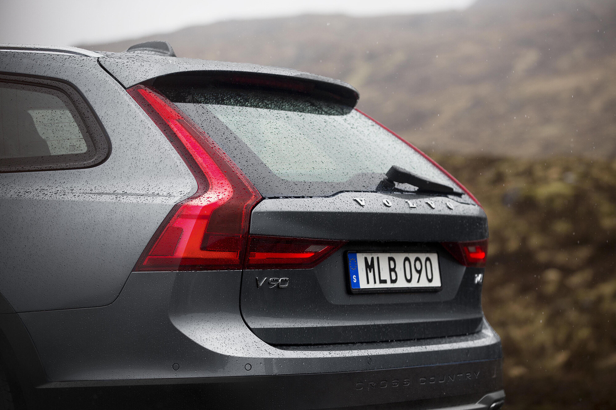1A-Sam-Christmas-Volvo-V90-2B.jpg