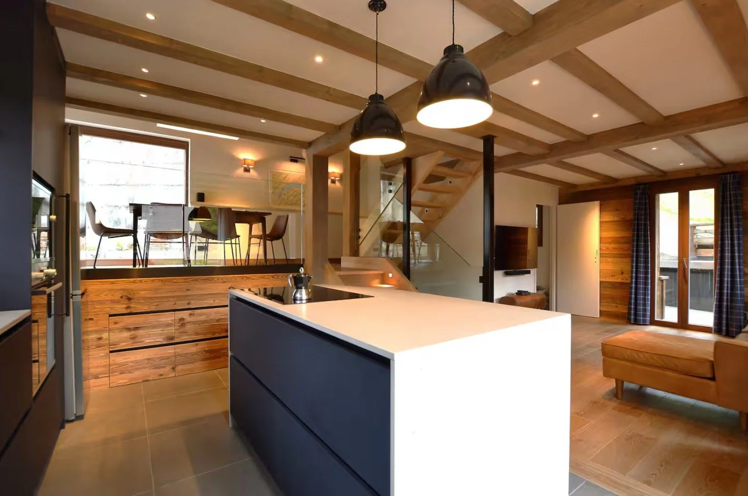 32Kitchen Airbnb.jpg