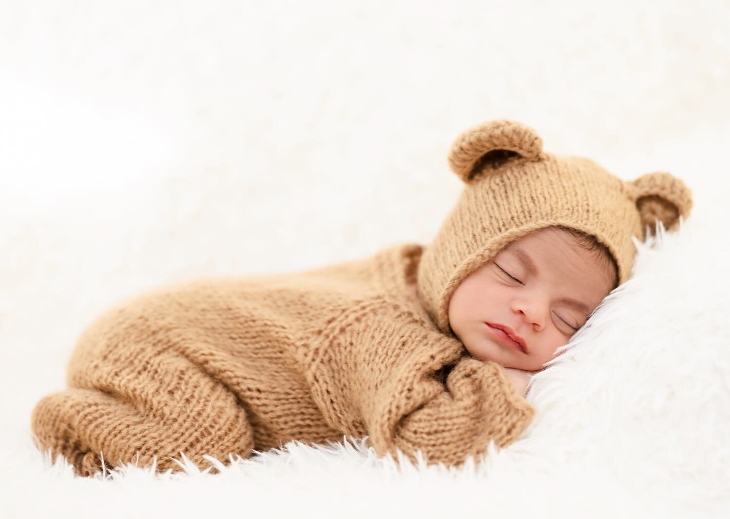 I was so excited to use this new teddy bear outfit and it fit little Philippe perfectly. I think he felt very cozy for his in-home newborn session. Some families prefer an in studio session but some prefer in home and I&rsquo;m happy to offer both wi