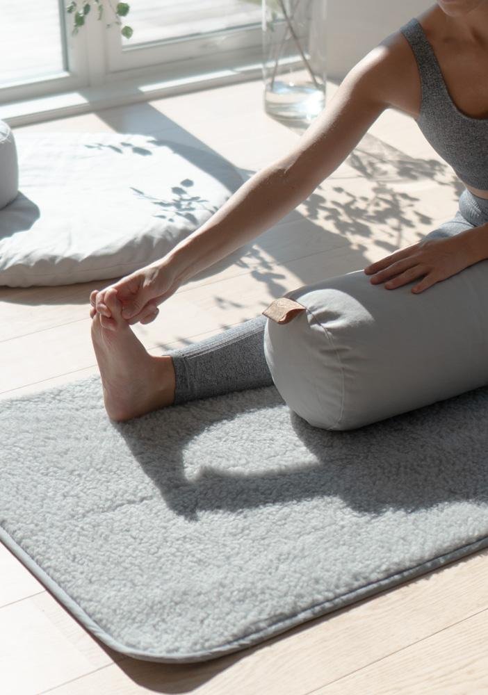 ullyogamatte-gra-yinyogamatte-meditasjonsmatte-yoga-matte-ull_e5d79dd5-75de-4b4c-b640-c849edd29ef8_702x1000.jpeg