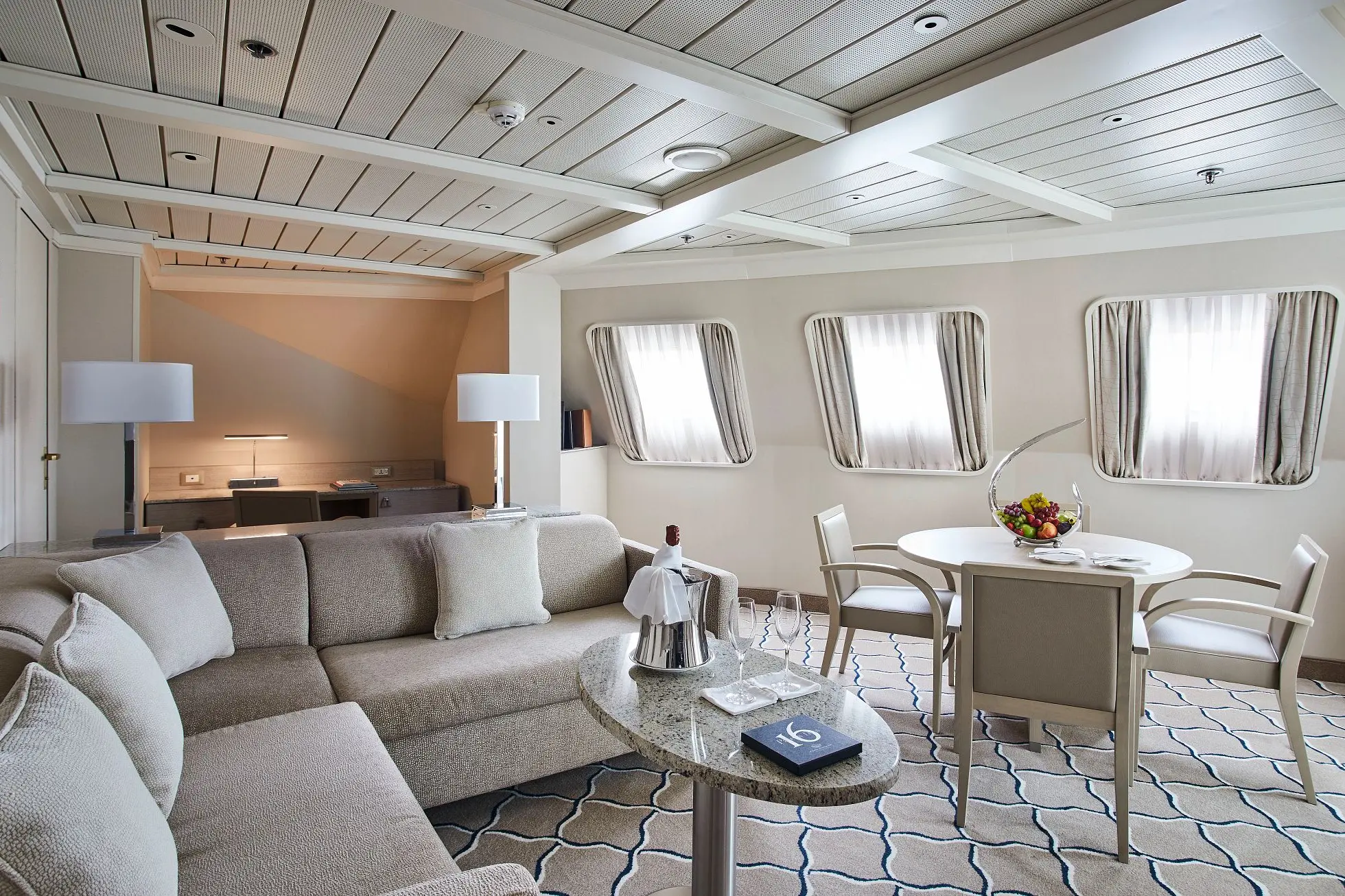 皇家套房 (69 - 96㎡ / 3人) (Royal Suite)