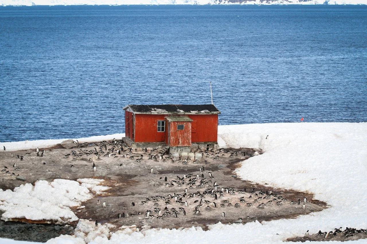 米克爾森港大門深鎖的小屋 Credit: SKJ Travel