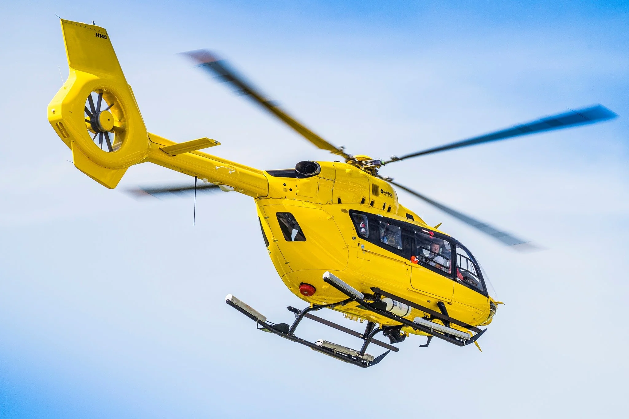 上帝視角俯瞰南極 搭載兩架雙引擎直升機的Ultramarine, 提供所有乘客從上帝視角俯瞰南極大地的機會。