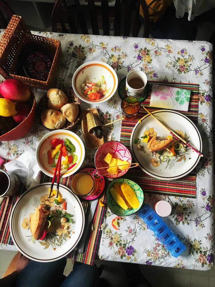 The kitchen is the only room where colors take over through the food and utensils. A new feminine presence is in leaving her print that space.