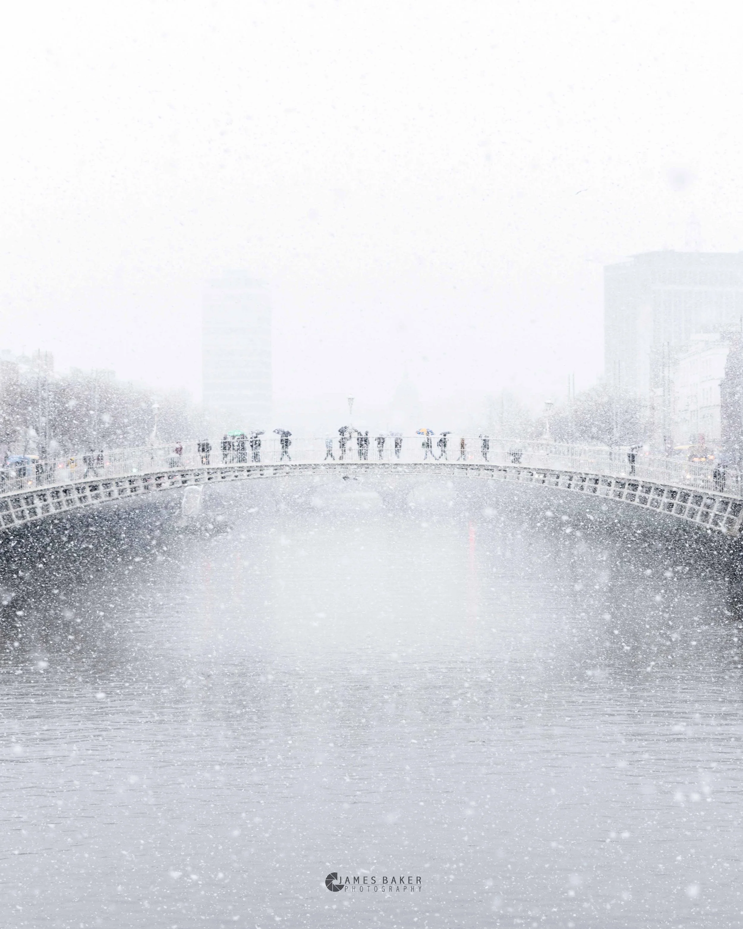 Hapenny bridge Snow.jpg