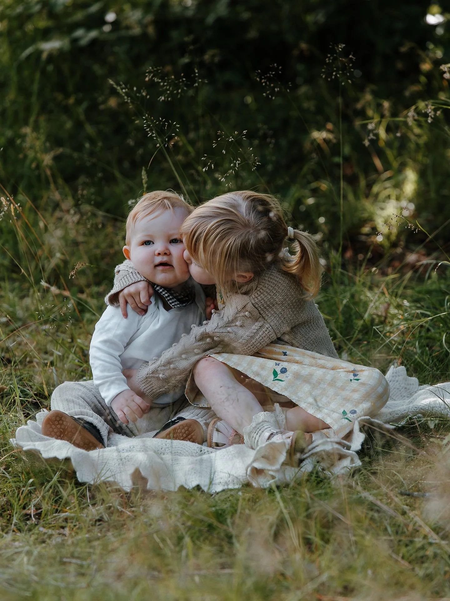 Hos mig handler det ikke om det perfekte smil, men om &aelig;gte n&aelig;rv&aelig;r og k&aelig;rlighed i billeder, I kan m&aelig;rke &ndash; ogs&aring; om 10 &aring;r.
&zwnj;
👶🏼 B&oslash;rnefotografering med t&aring;lmodighed og leg

🧑&zwj;🧑&zwj;