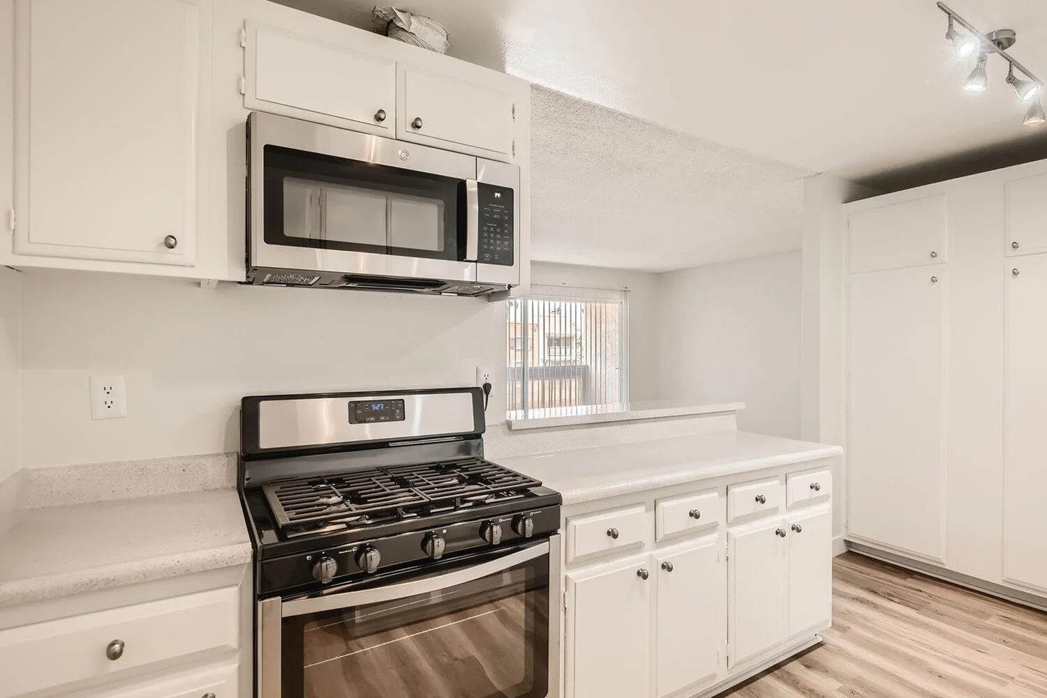  Casa Del Sol One-bedroom unit kitchen 