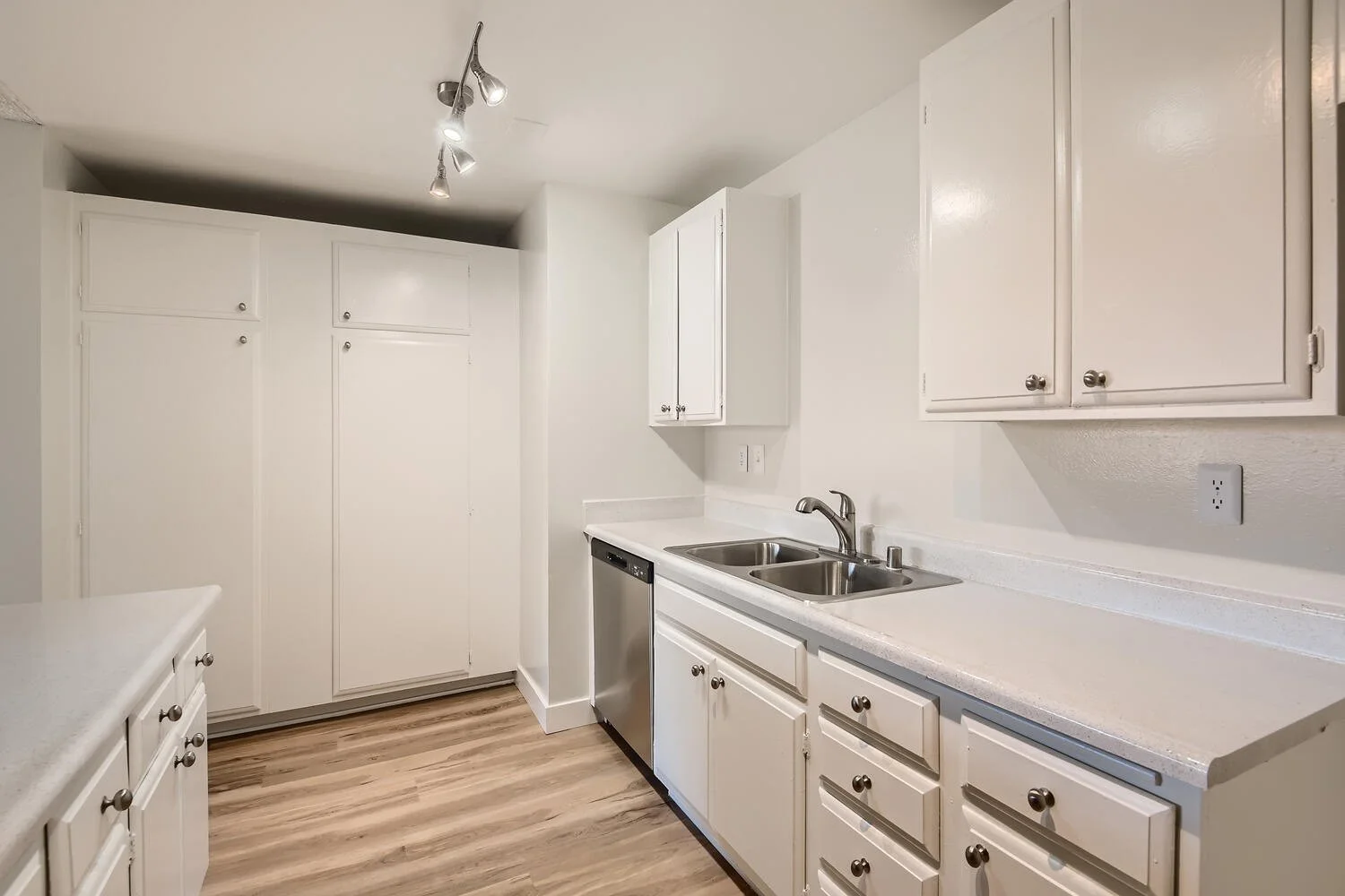  Casa Del Sol One-bedroom unit kitchen 
