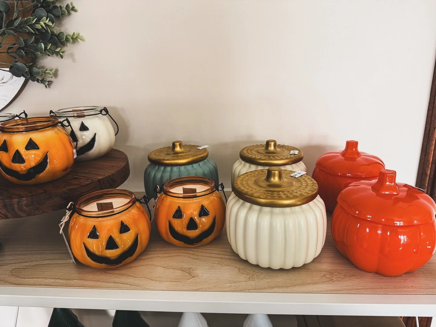 Psst&hellip; have you checked out our new Sale Room yet? 🫢
It&rsquo;s where all your favorite scents and self-care goodies go when they&rsquo;re ready for a new home - and yes, they&rsquo;re all on sale!

💻 Shop the Sale Room now and save big while