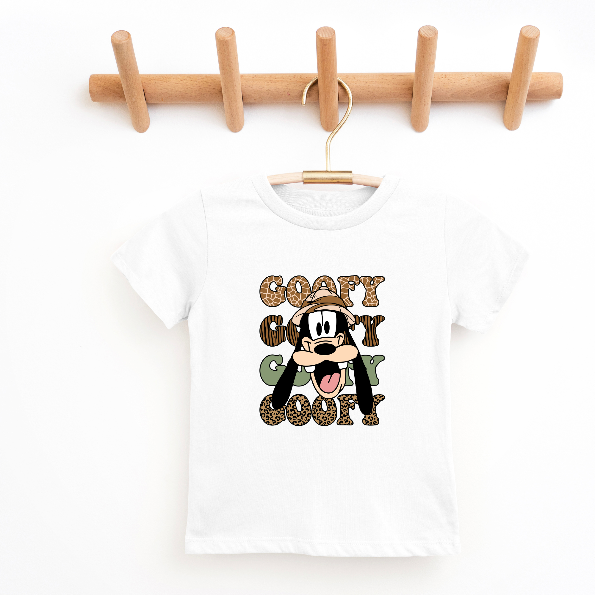 white safari goofy.png