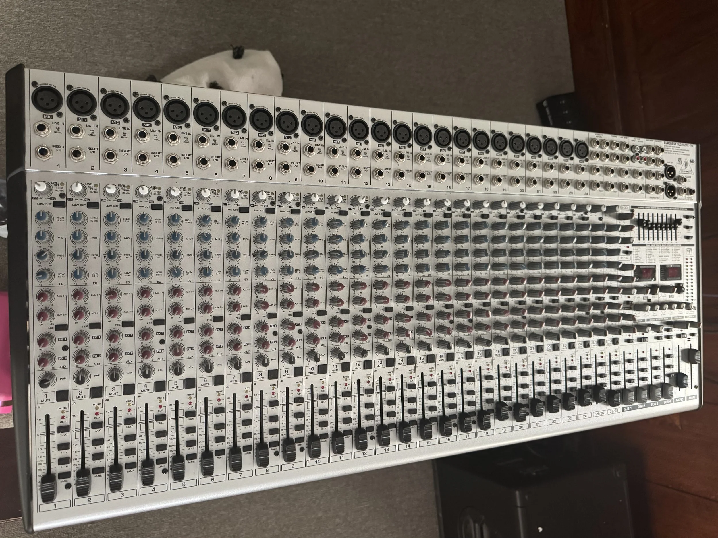 Behringer Eurodesk Mixer