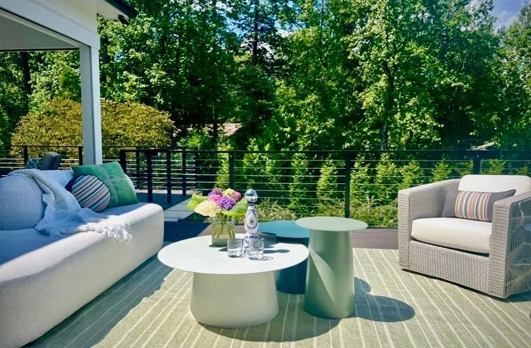 Green views, good vibes, and great cocktails. Cheers to doing Labor Day the right way. 😎✨