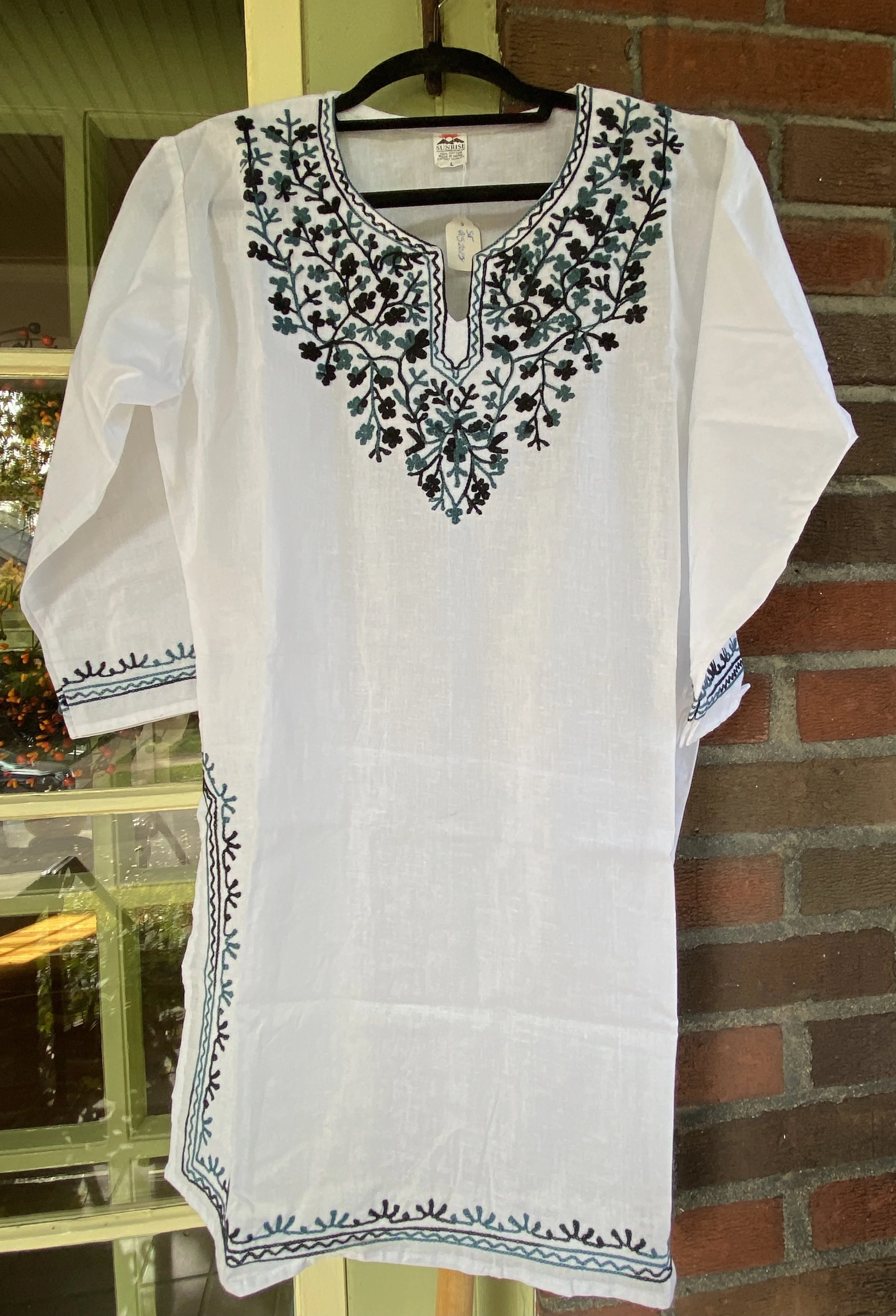 Women's Gray Embroidered White Tunic Large