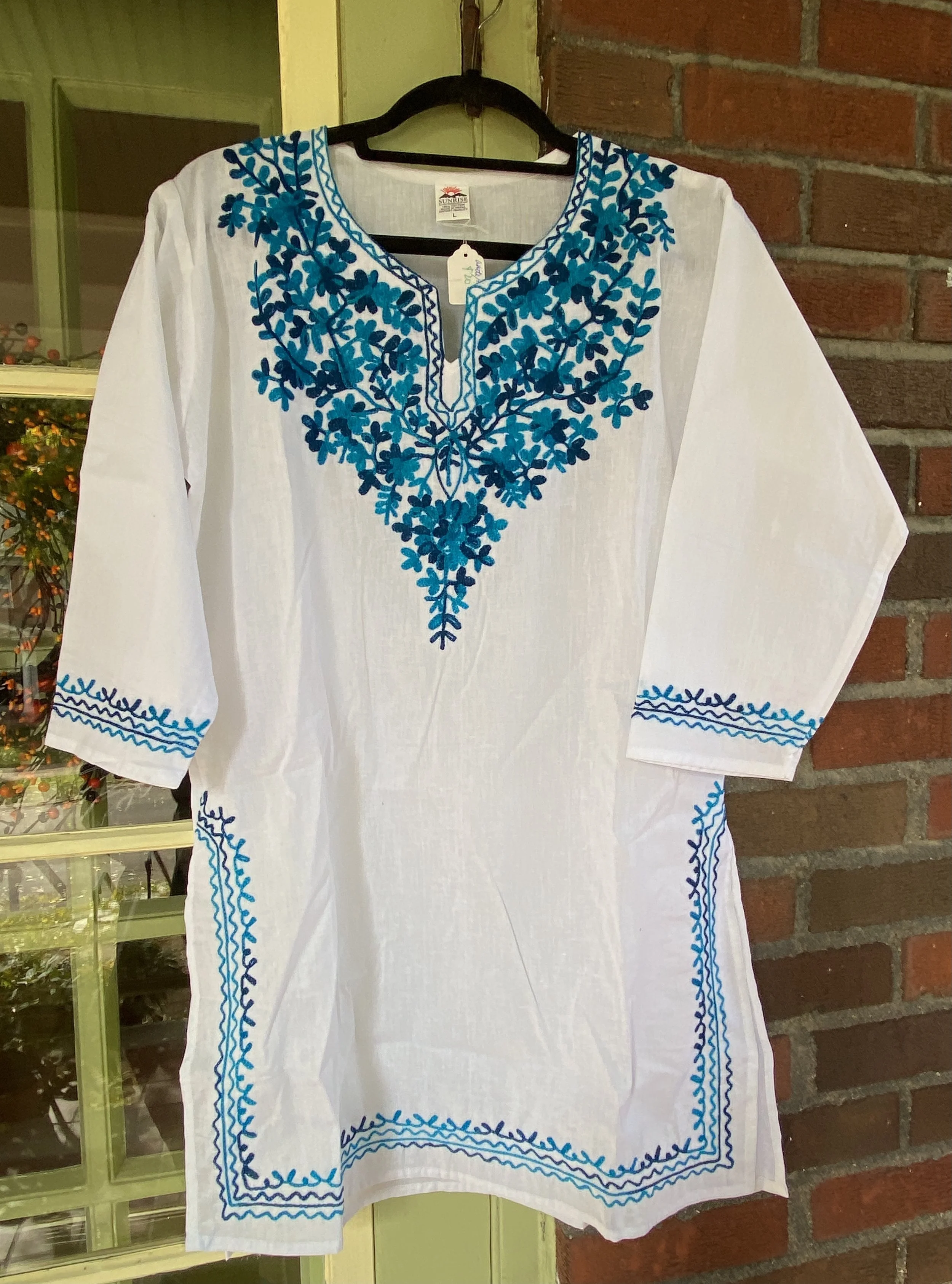 Women's Turquoise Embroidered White Tunic Large