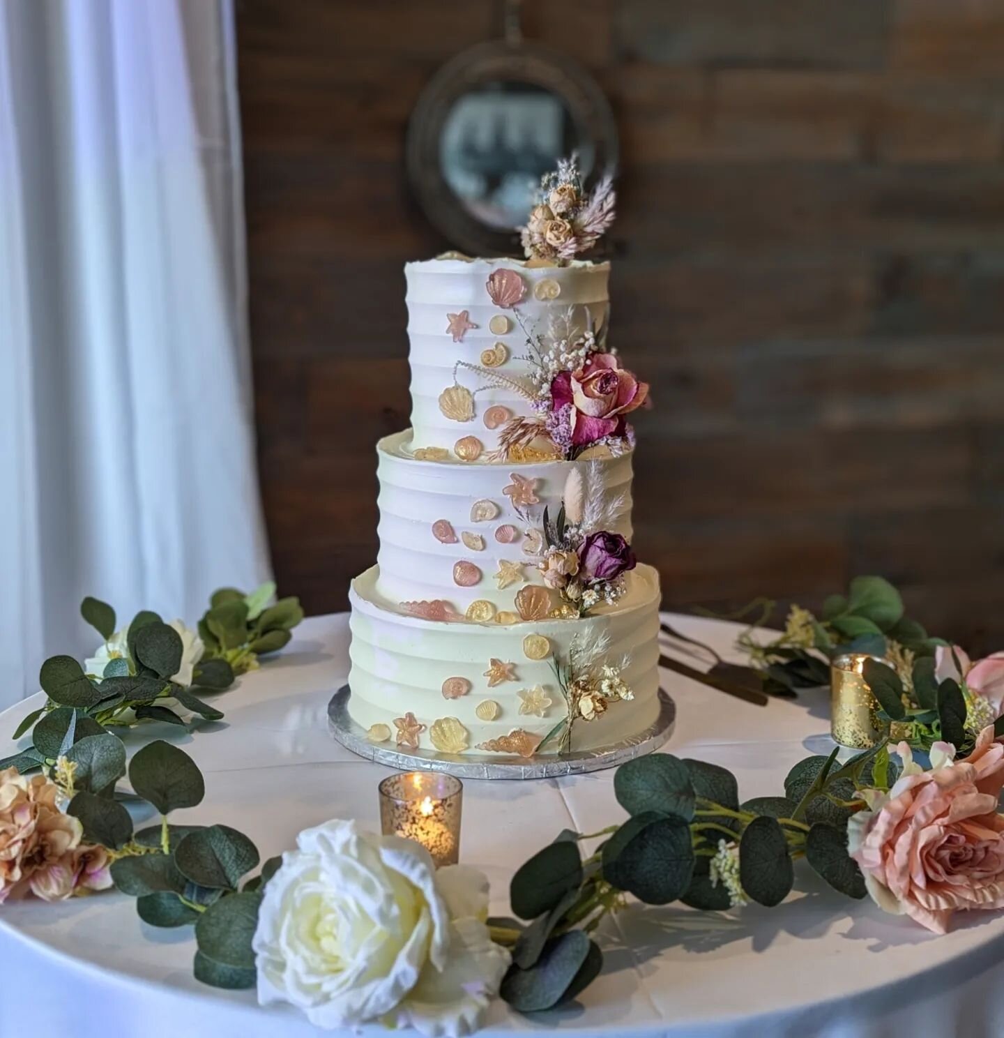 A beautiful wedding cake made and delivered during hurricane Fiona! I think it was a full team effort that made this happen for an absolutely lovely couple! 💗 Wishing them a lifetime of happiness and love! 💗
✨
Always a pleasure to work with @beauti