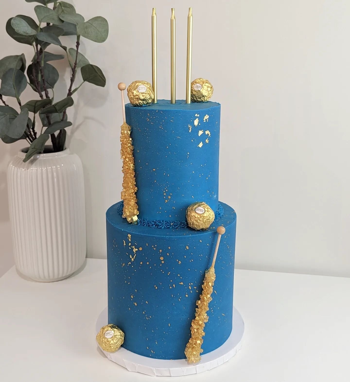 Chocolate cake, blue frosting and 3 candles on top! Custom ordered by my baby nephew, Zain! Happiest birthday to my little sweetheart 😘💙😘
.
.
.
.
#custommade #nephew #proudauntie #customcake #tieredcake #gold #bluecake #buttercreamcakes #buttercre
