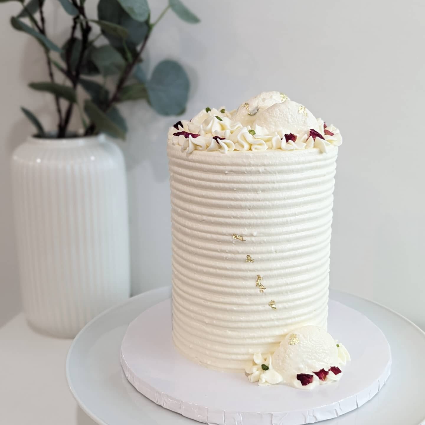 A fluffy white Rasmalai cake to match the snow outside today! ❄️🤍❄️
.
.
.
.
.
.
#rasmalai #rasmalaicake #cakelove #cakeinspiration #indiancake #dessert #tallcake #4inchcake #whippedcream #cakeideas #cakephotography #cakeshoot #cakedecorating #cake #
