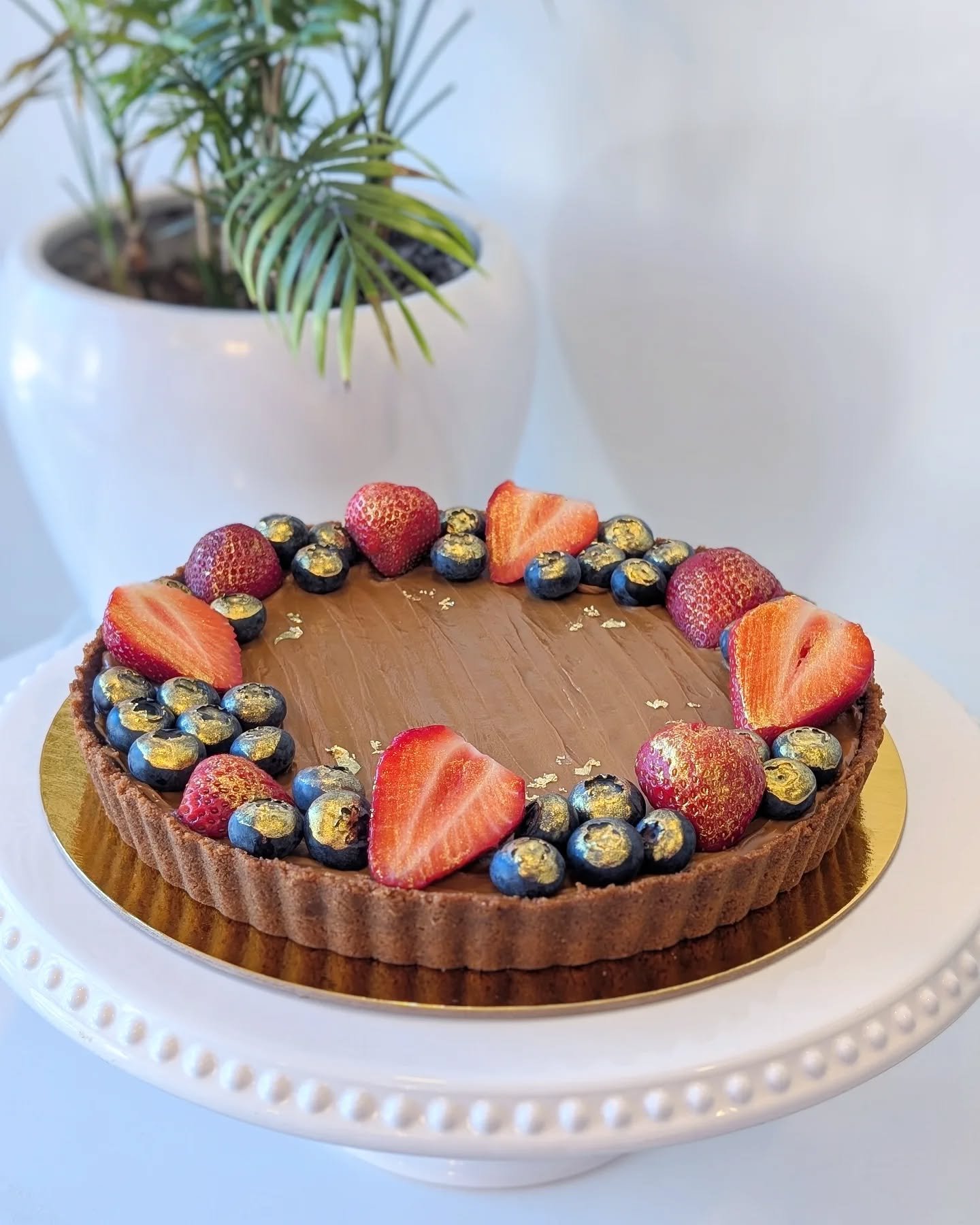Lotus Biscoff and chocolate tart 💖 Super excited to share that my new vegan menu will include tarts! This journey is really fun and so fulfilling. Stay tuned for more menu announcements. ✨ Hoping to start taking orders in the next couple of months b