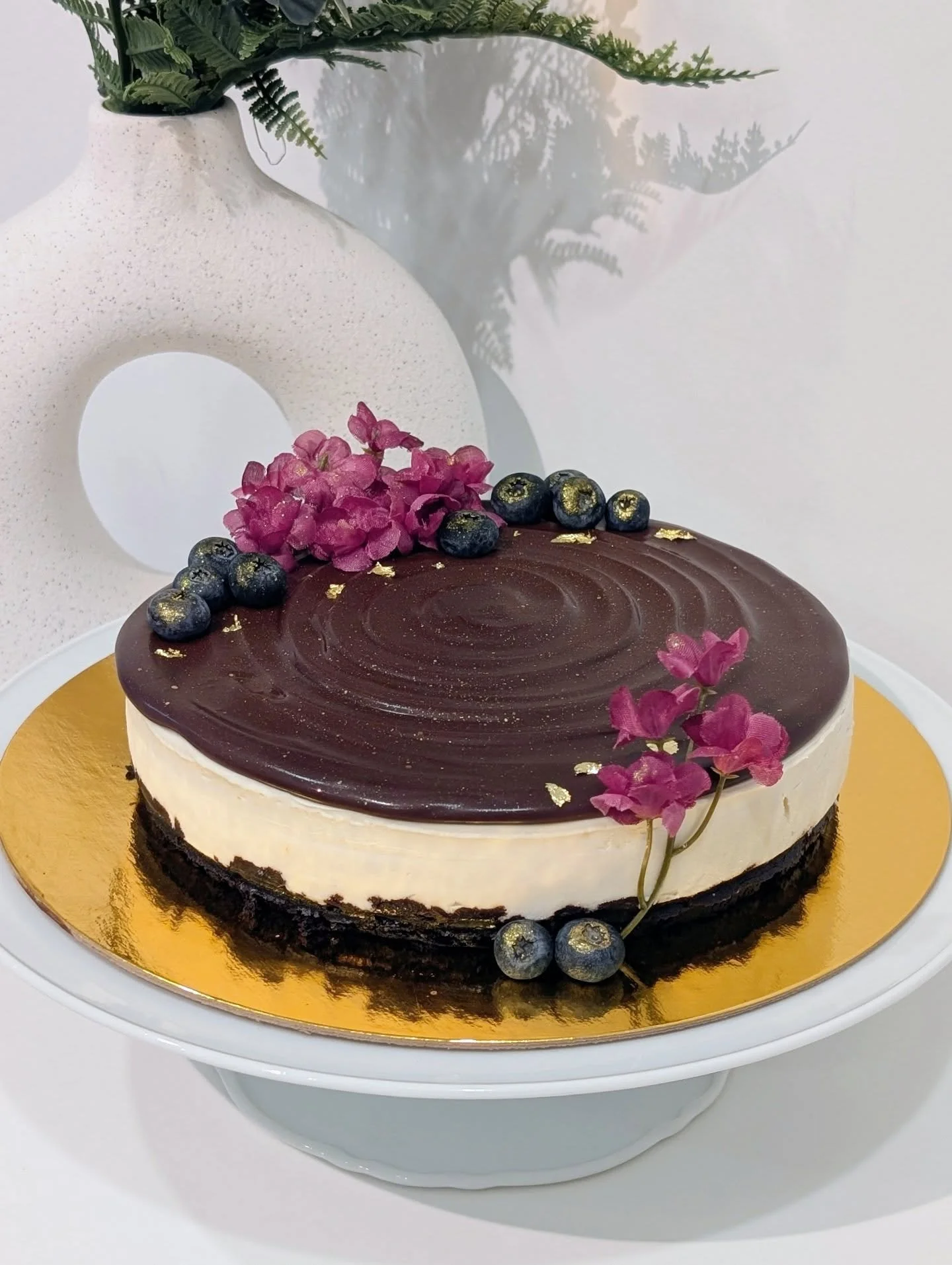 This pretty vegan cheesecake was made for the winner of the recent fundraiser/giveaway I did for the @obeid.fundraiser thank you to all who donated and took part. I am thankful for the opportunity to use my business as a platform to uphold our collec