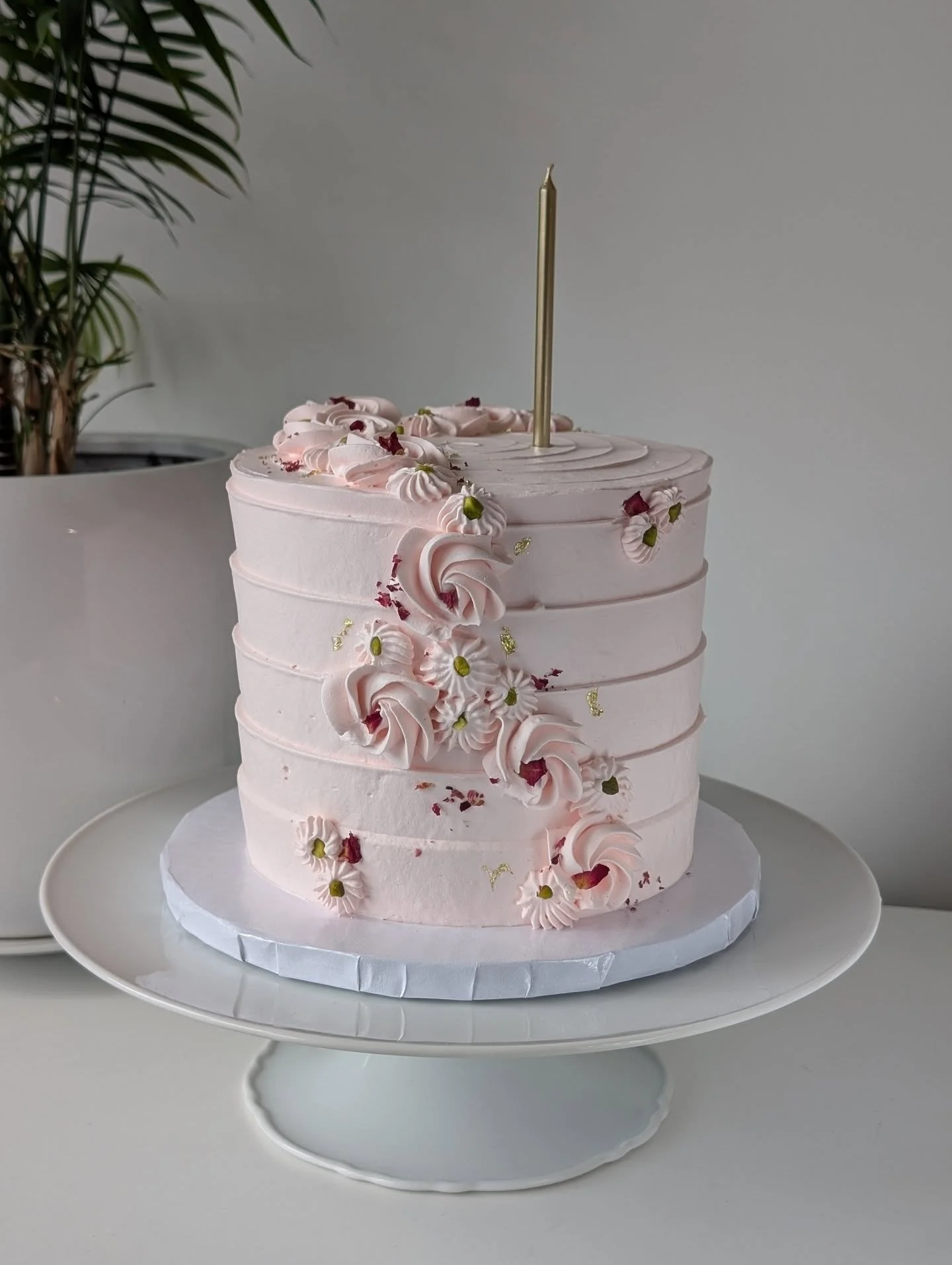 My  Rooh Afza Kulfi Cake, the queen of rose. With hints of pistachio and the warmth of cardamom this cake encompasses some of the most delicious flavour profiles of South Asian desserts. 
.
.
.
#roohafza #rosecake #whippedcreamcake #cakeinstagram #ca