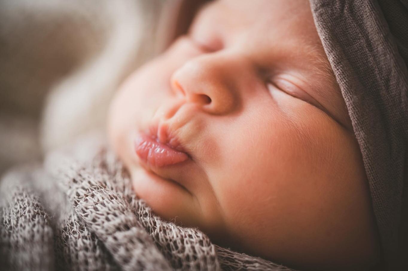 Cheeks + Lips 😍

#newbornphotography #newborn #lifestyle #babygirl #iowaphotographer #studio #brandeddesignphotography #mom #dad #iowanewbornphotographer #lifestylephotography #baby