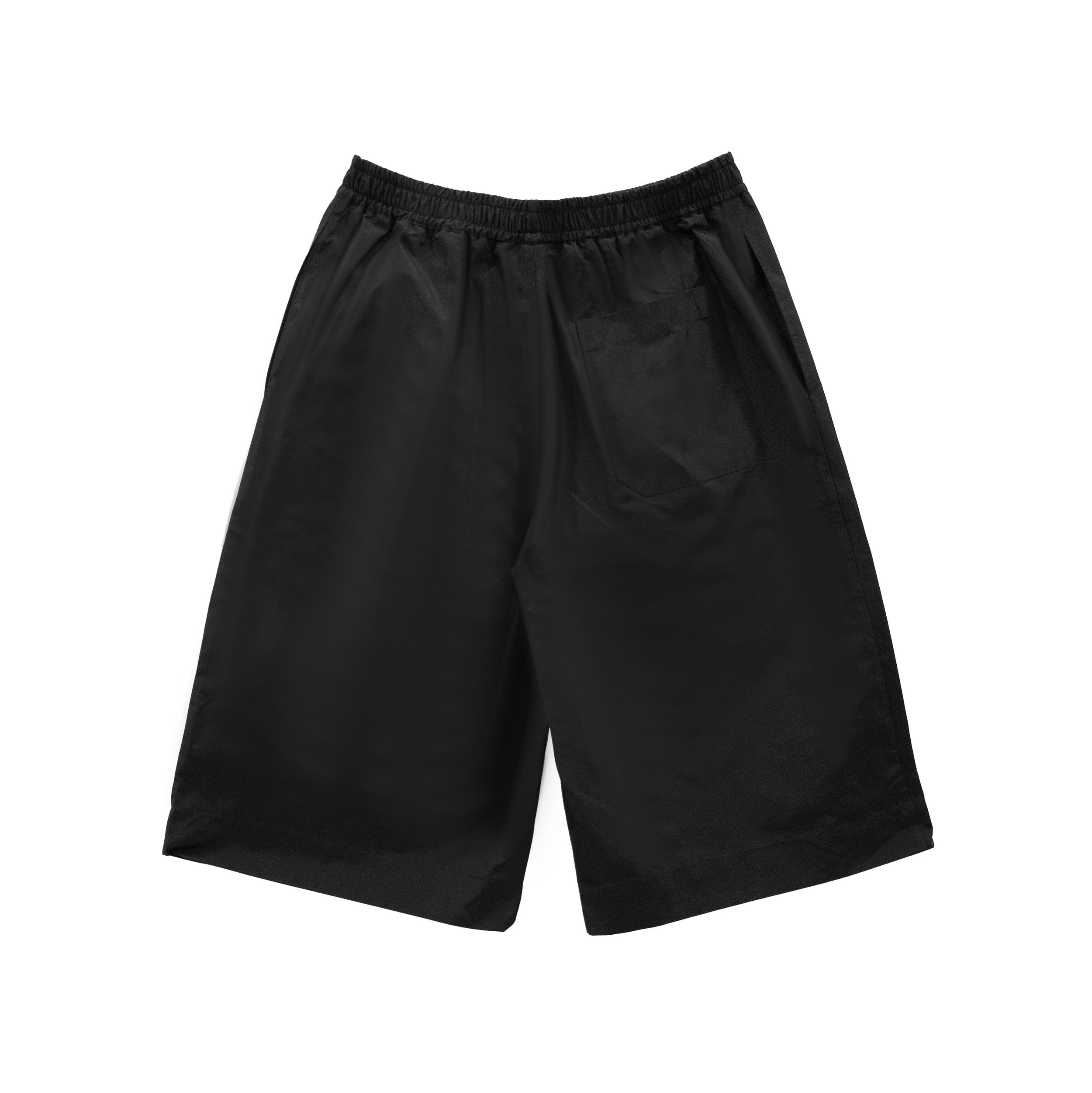 PANTALON CORTO NYLON 1 ESPALDA.jpg