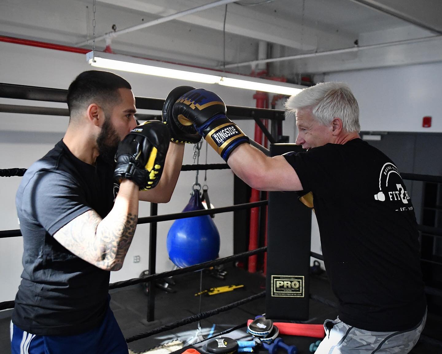 What is your go to  move in your Boxing tool 🧰 ? 

Private Sessions are fully booked until end of February. 

DM us if you would like a spot of the waitlist to be notified when and what time slots are available.

📸 @ds_sportsmedia 
&bull;
#boxing #