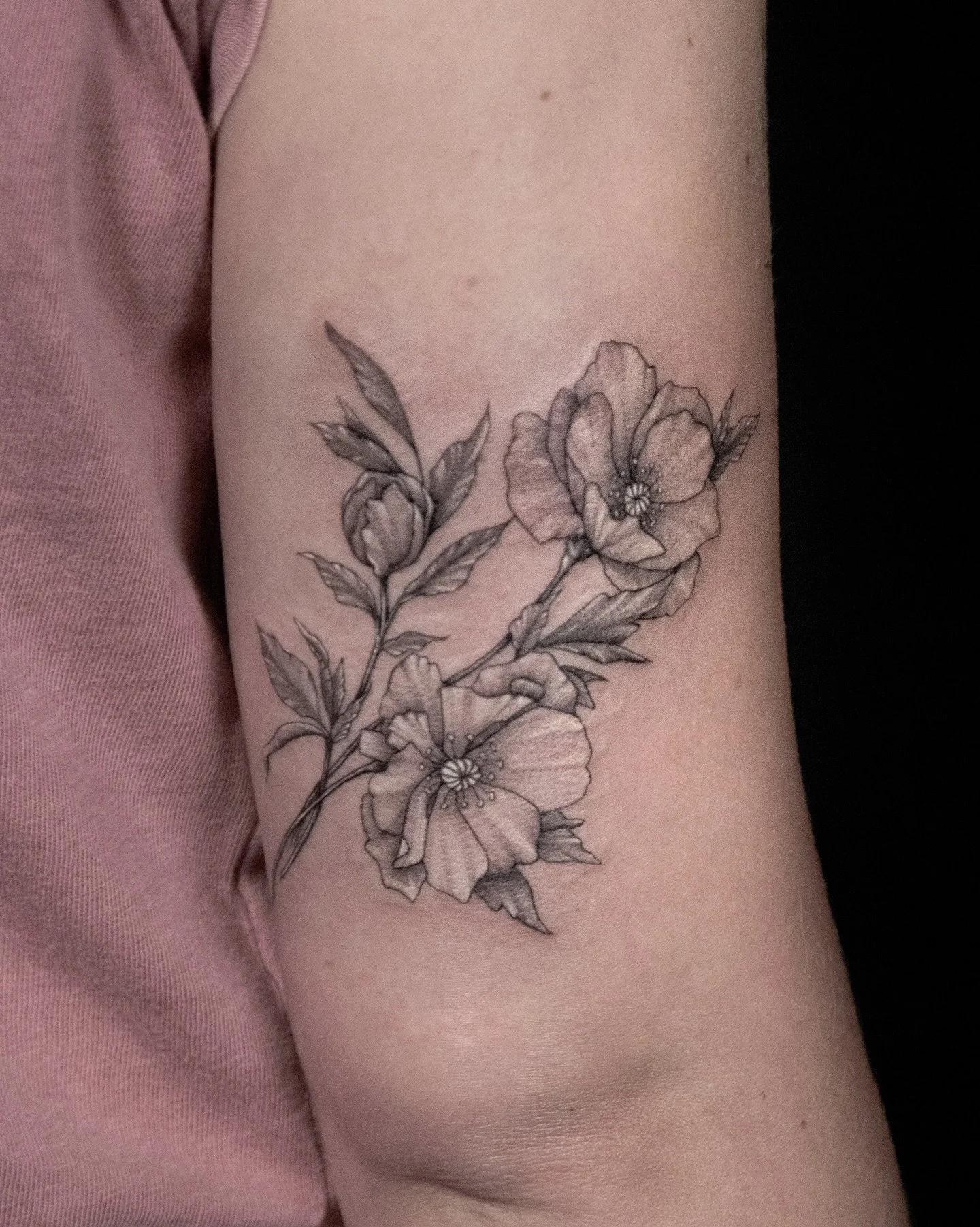 🌸 Fine-line florals from Katy! 🌸
@katys_ink