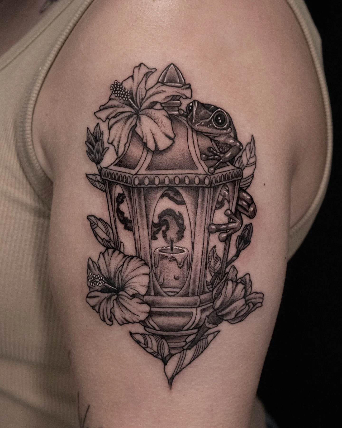 Coquí frog + lantern from Detri! 
@detridoodles