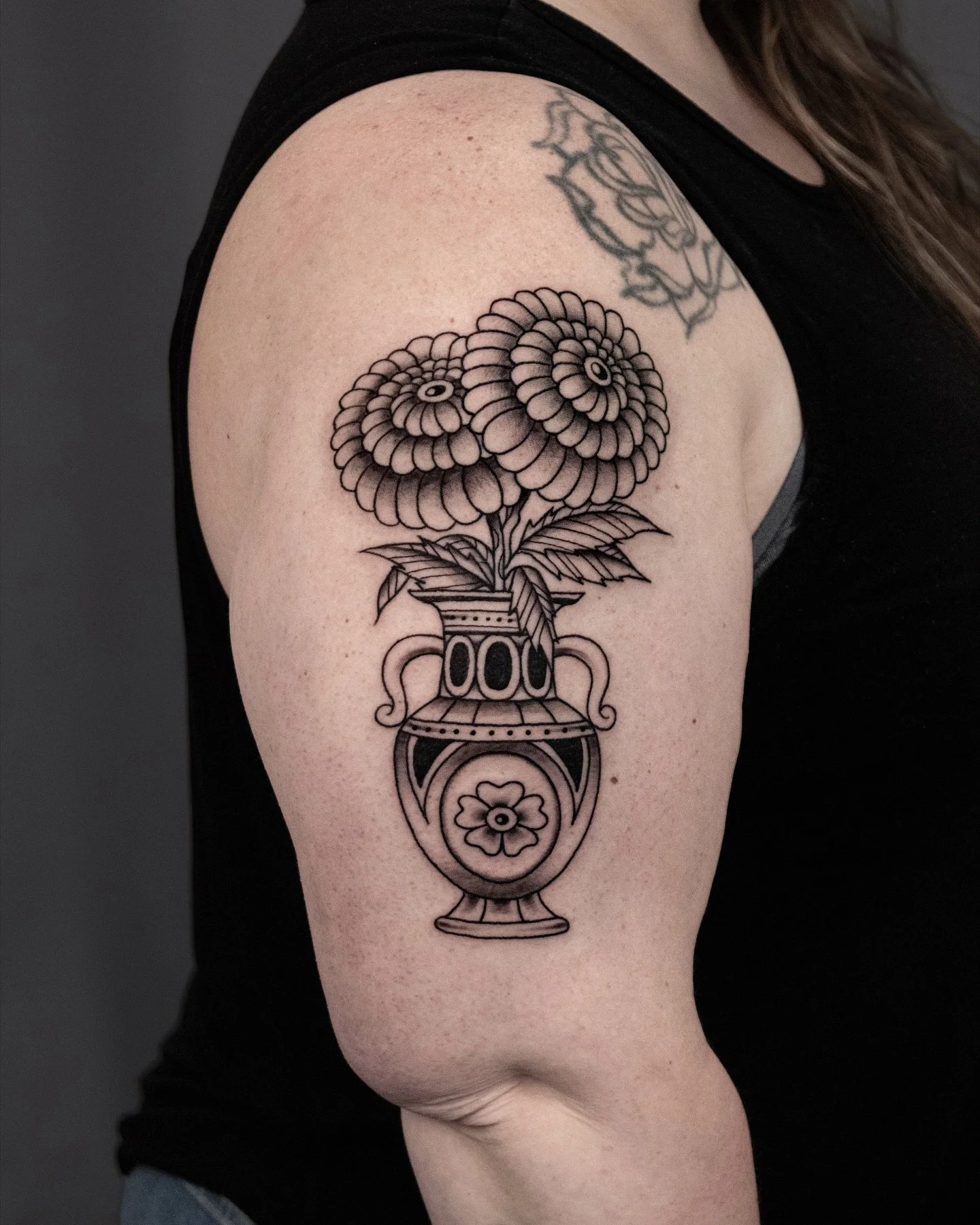 American traditional flower flash from Decker! 🌹
@deckersart