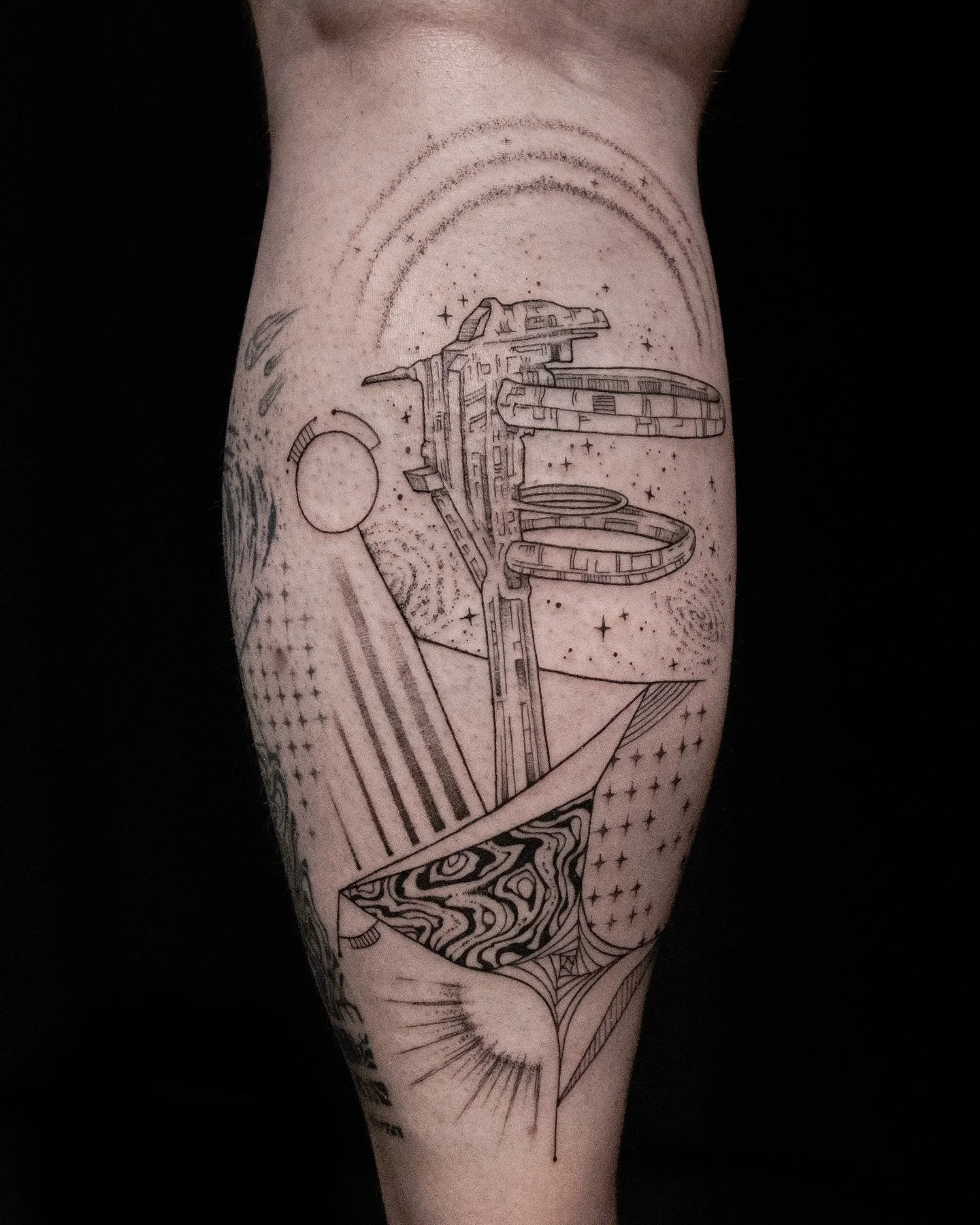 Halo space station + geometry from J! 
@strange.ink.art