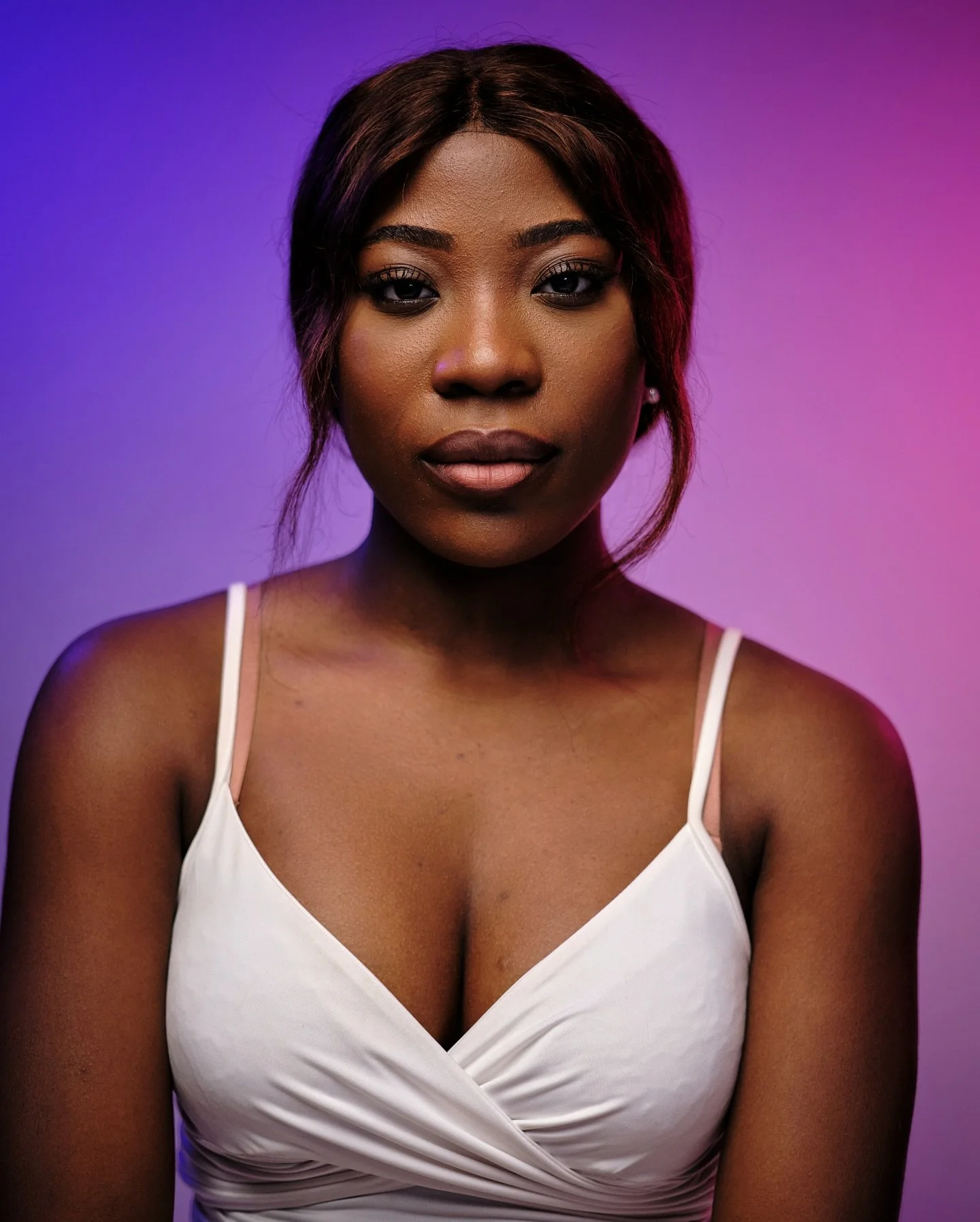 Wieder mal eine tolle Portrait Session mit der lieben @graciaa.la 📸 Ich hab richtig Spa&szlig; an Neon- und Dauerbeleuchtung bekommen und daher hab ich das auch in diesem Shooting wieder ausprobiert 💯 Wie gef&auml;llt es euch?

#portrait #fotograf 