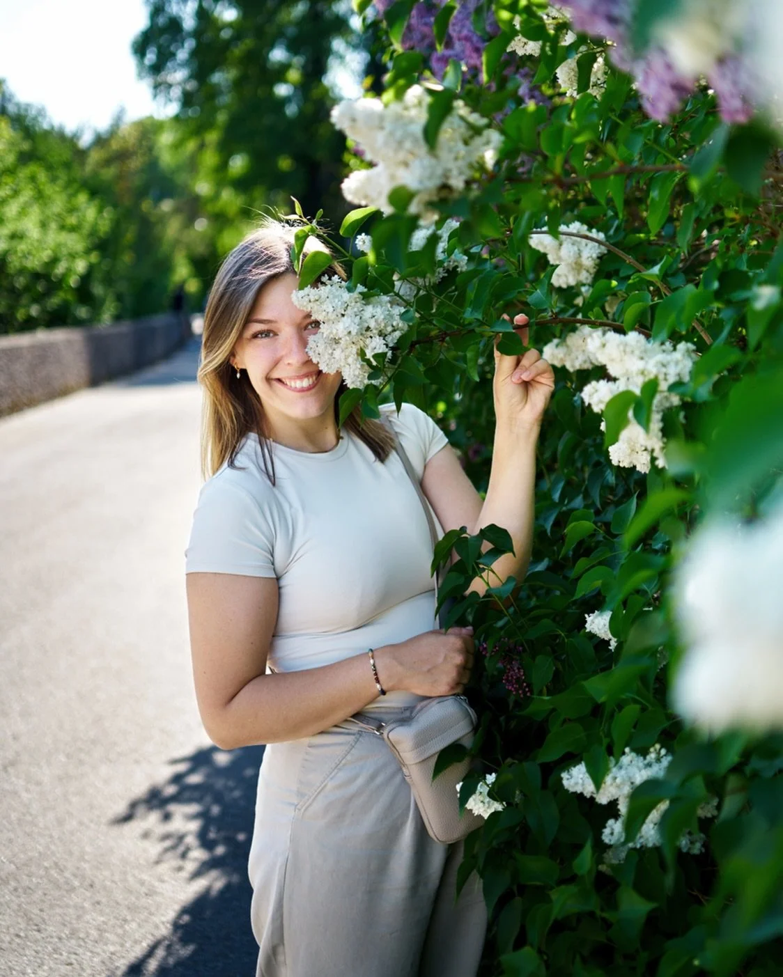 Das Reposten geht flei&szlig;ig weiter ☺️ Diesmal mit diesem spontanen Sommerportrait von der besten @jessi_ba.bue ☀️ 
Ich hoffe sehr, dass es bald die Option gibt, eigene lizensierte Musik in Story und Beitragsposts zu packen 🙁
#portrait #fotograf 