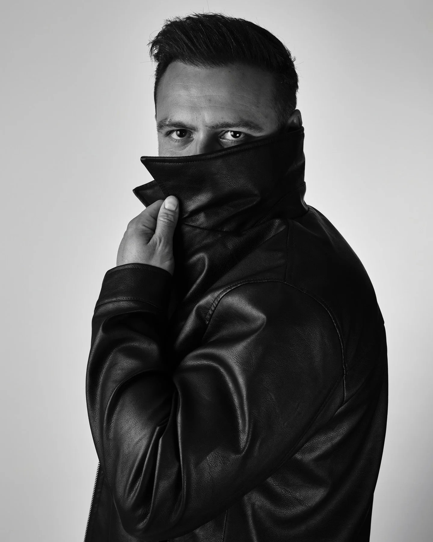 Portraits mit dem lieben @ali.d.yurt 📸
#portrait #fotograf #m&uuml;nchen #m&uuml;nchenfotograf #muenchen #muenchenfotograf #schauspieler