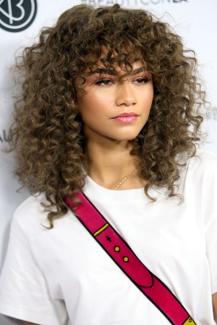 28 Glamorous Ways to Show Off Your Curls.jpeg