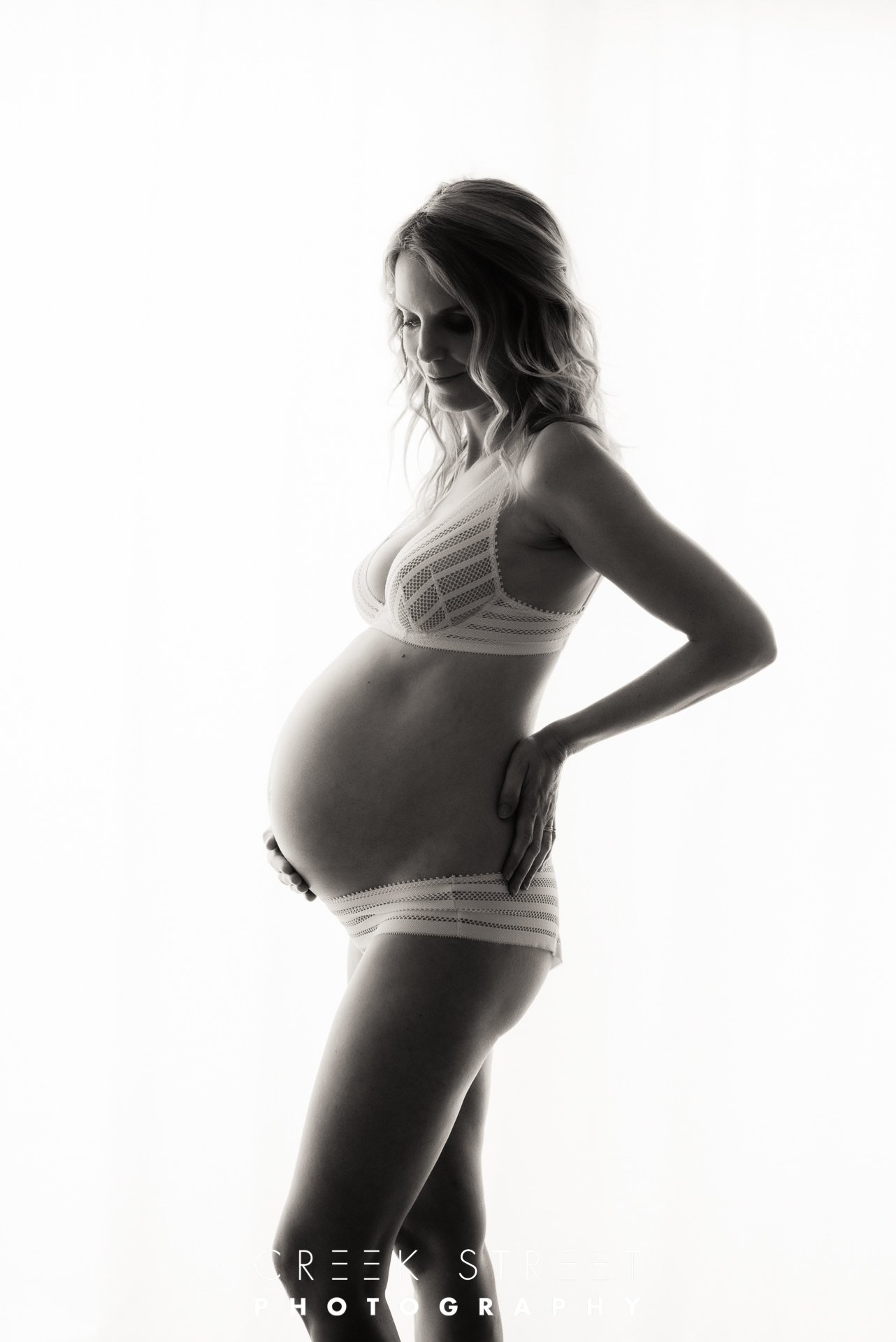 silhouette maternity photo.jpg